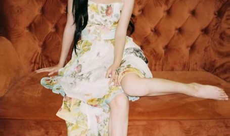 包上恩：碎花裙与嫩脚丫的青春暴击这才是少女该有的模样！2025年6月28日