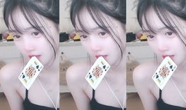 绿色头发带耳机的小姐姐,时尚与个性的完美融合