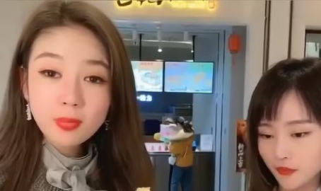 两个小姐姐吹牛的视频,笑料百出！